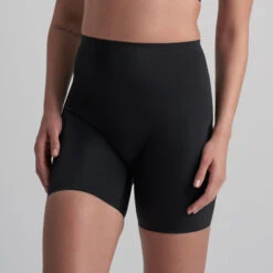 Invisible Korrigierende Short